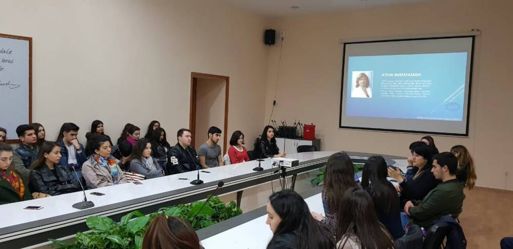 A seminar was held for student-interns