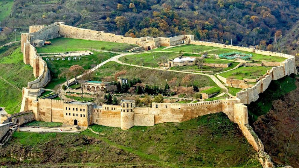 Mentions of the city of Derbent in various medieval sources